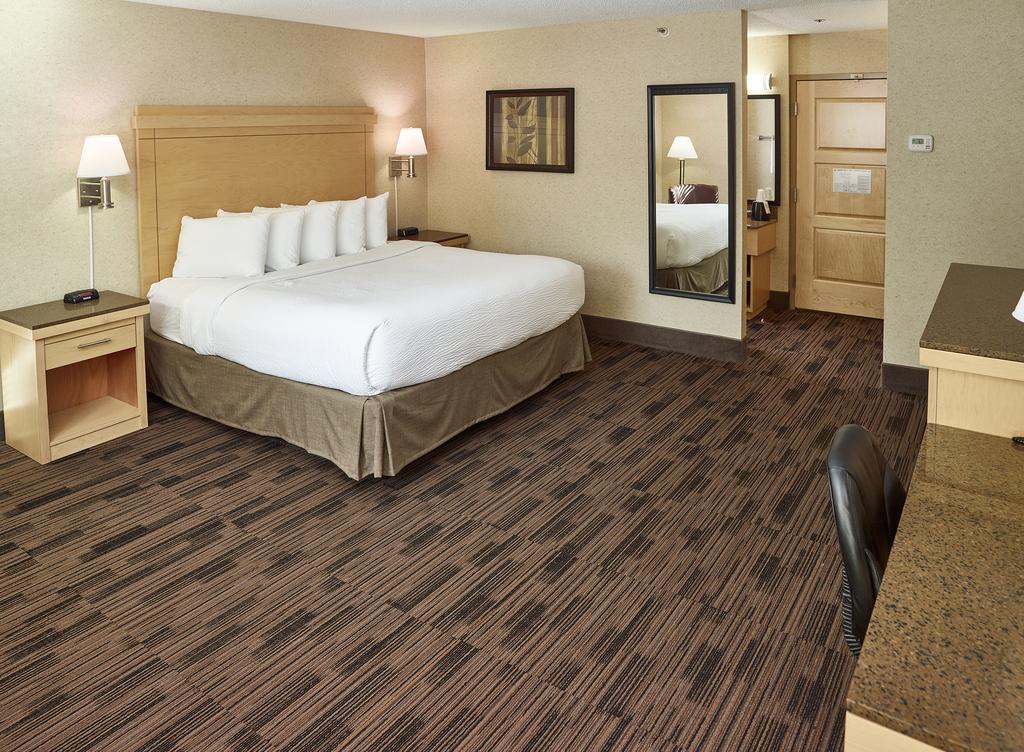 Livinn Minneapolis North / Hotel 3*